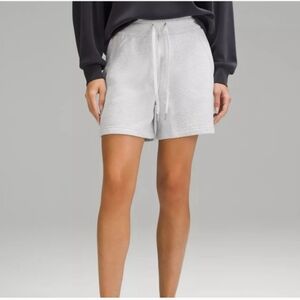 Lululemon Scuba High-Rise Short 5" - Heathered Core Ultra Light Grey - 6